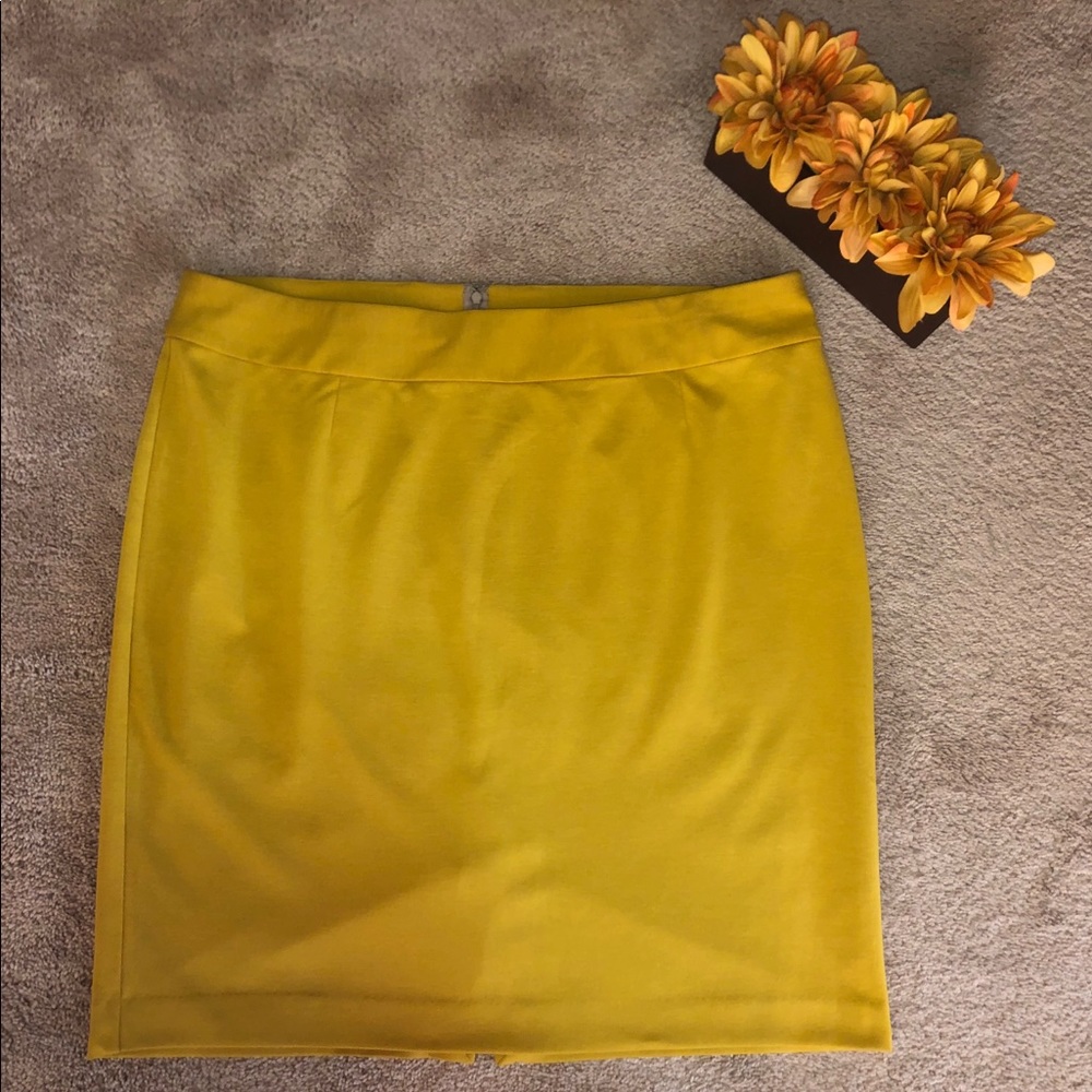 🌻MUSTARD YELLOW SKIRT SIZE 20